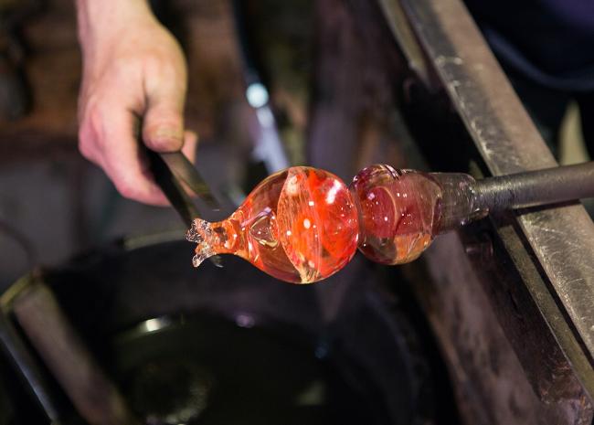 A GUIDE TO PAPERWEIGHTS